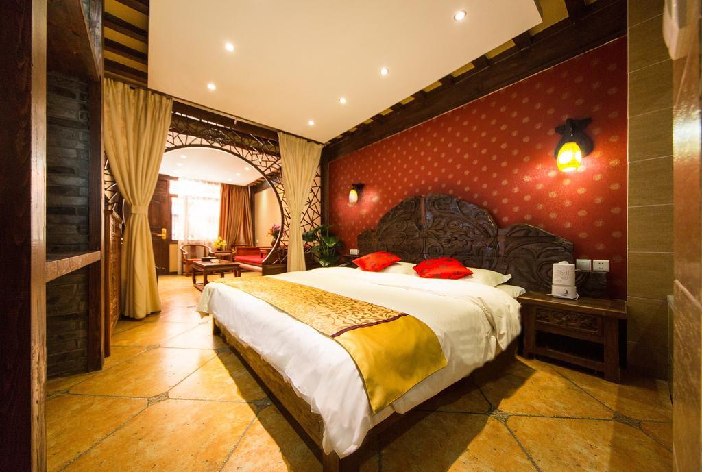 He Mu Ju Inn Zhongyi Branch Лицзян Экстерьер фото