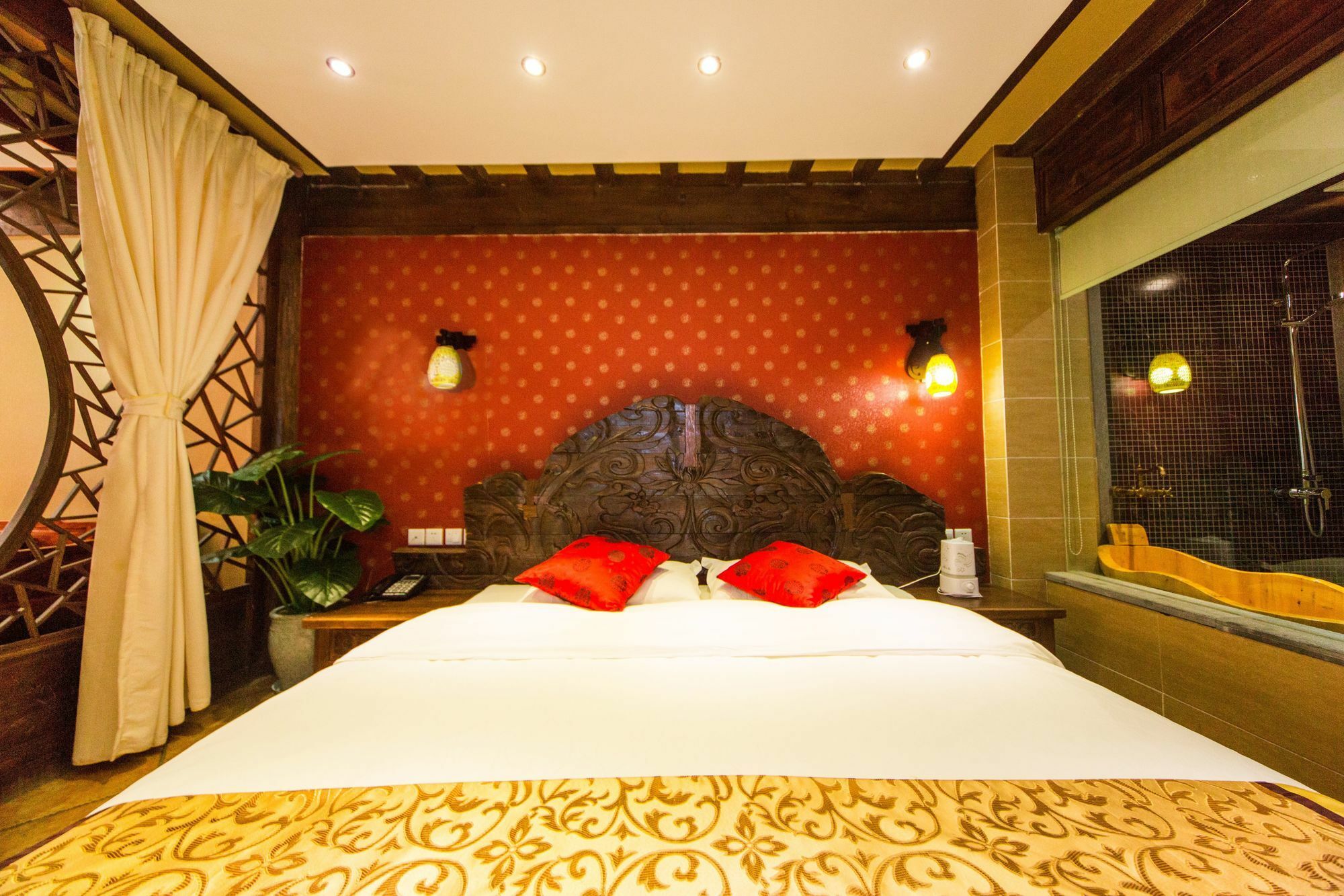 He Mu Ju Inn Zhongyi Branch Лицзян Экстерьер фото