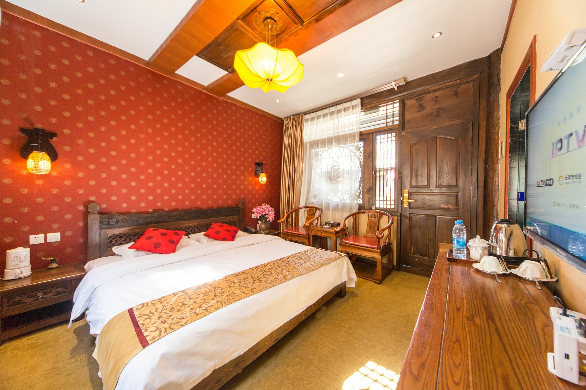 He Mu Ju Inn Zhongyi Branch Лицзян Экстерьер фото