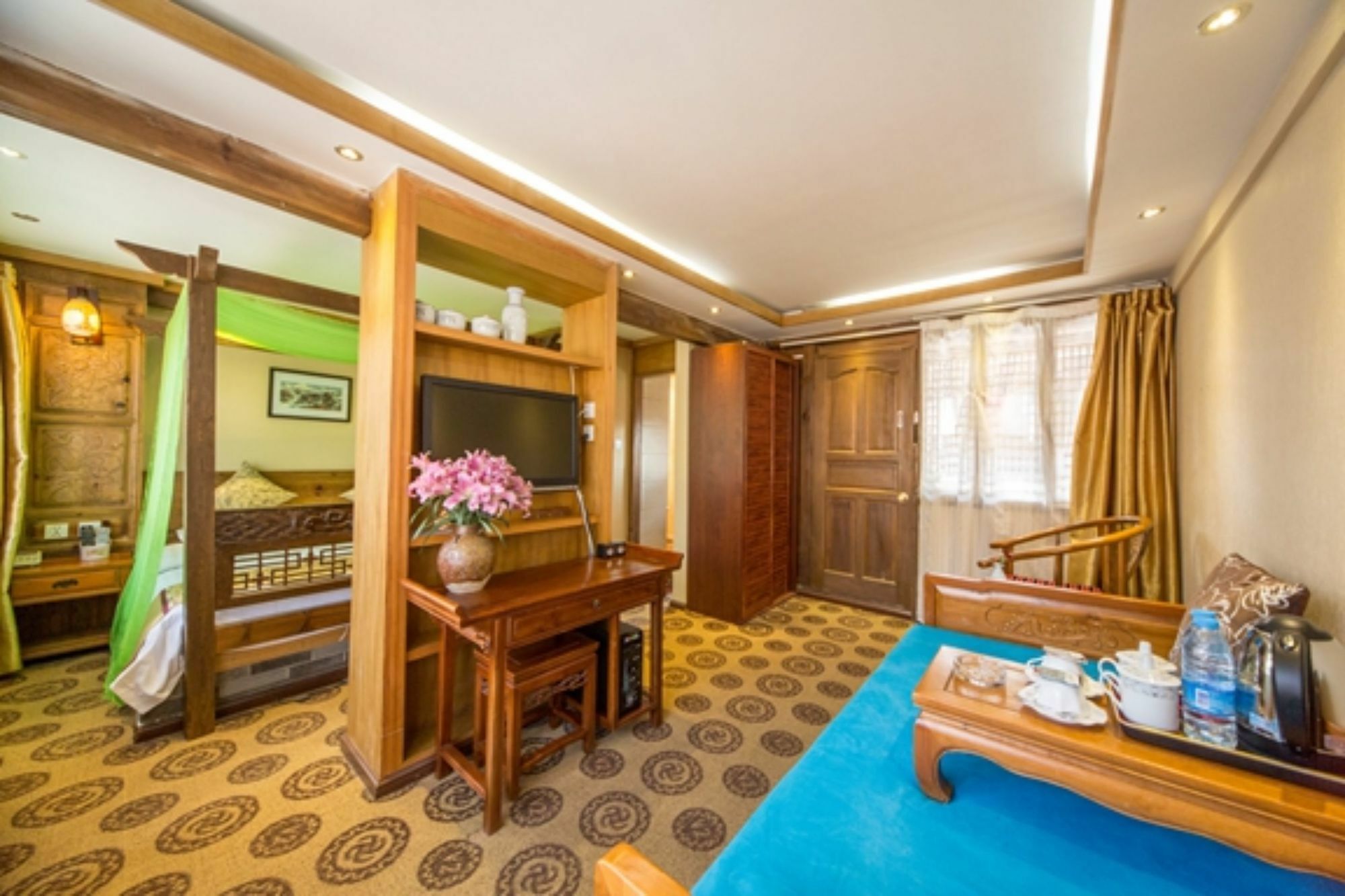He Mu Ju Inn Zhongyi Branch Лицзян Экстерьер фото