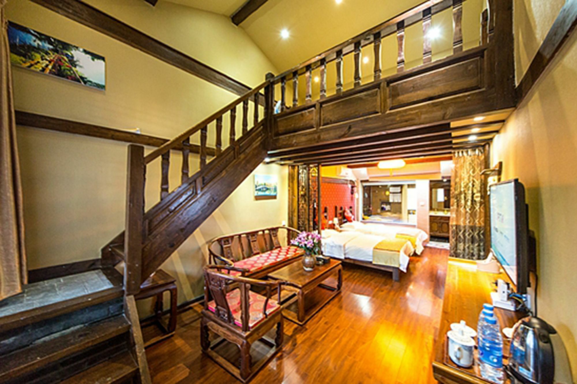 He Mu Ju Inn Zhongyi Branch Лицзян Экстерьер фото