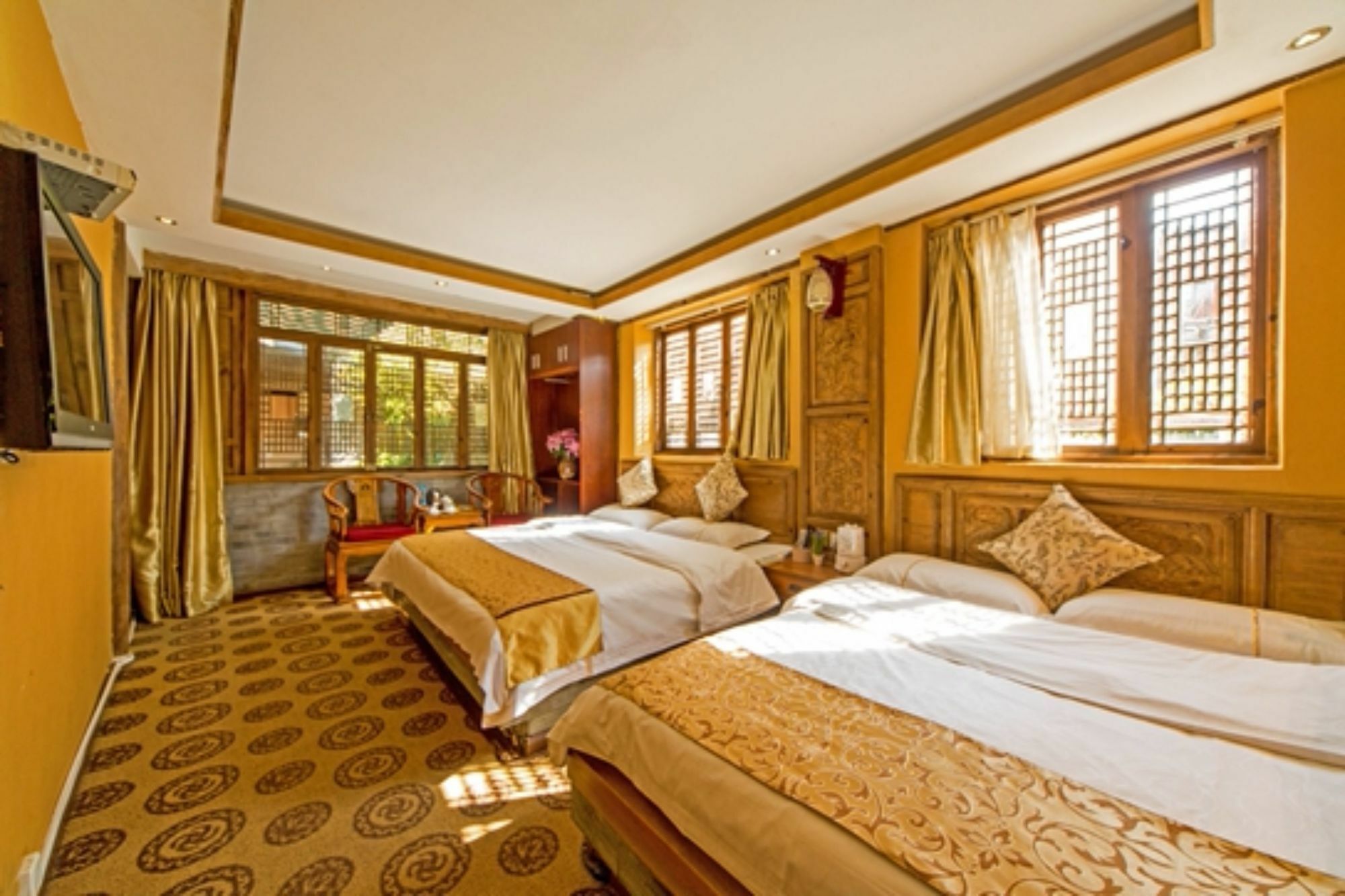 He Mu Ju Inn Zhongyi Branch Лицзян Экстерьер фото