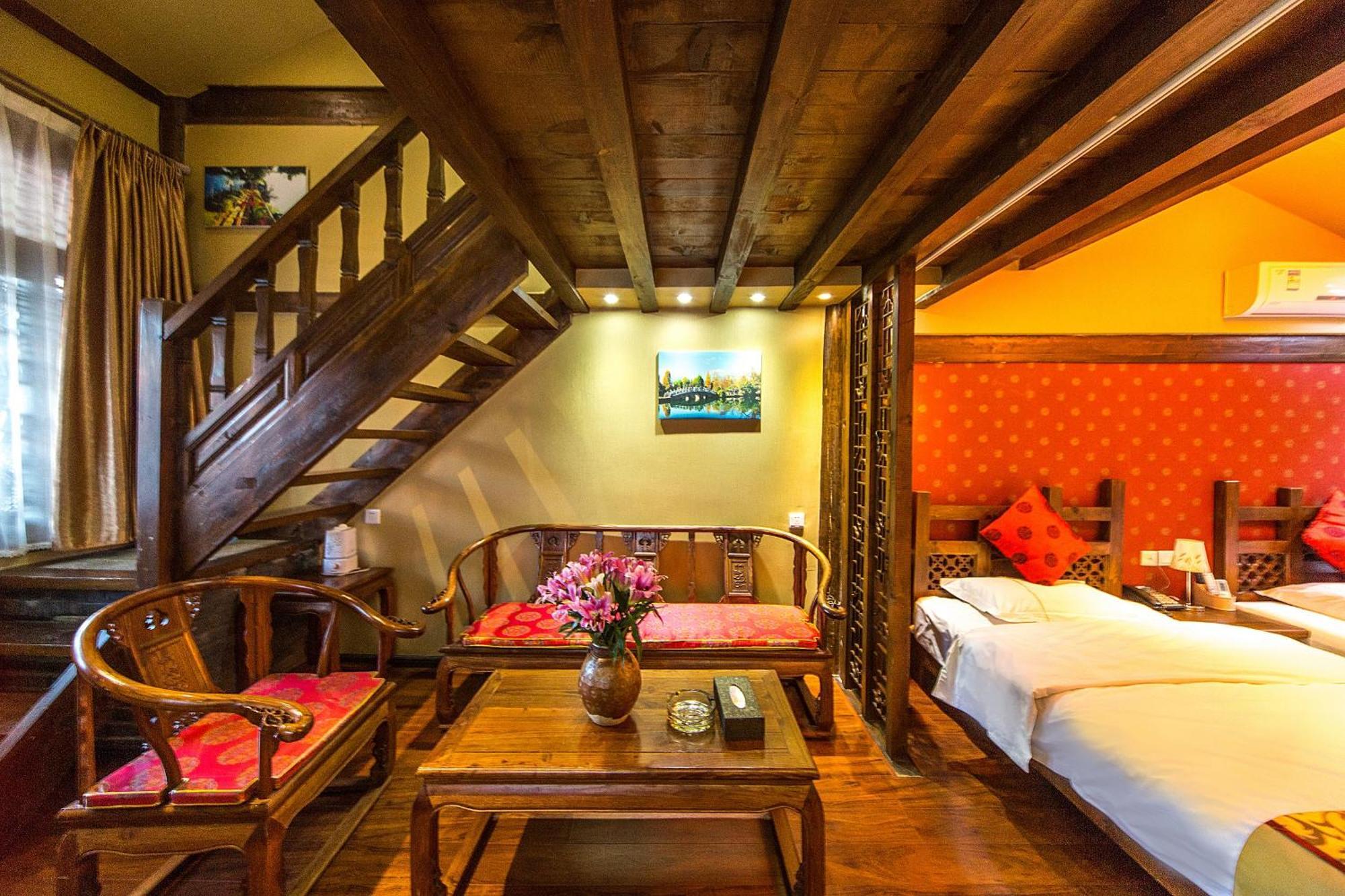 He Mu Ju Inn Zhongyi Branch Лицзян Экстерьер фото
