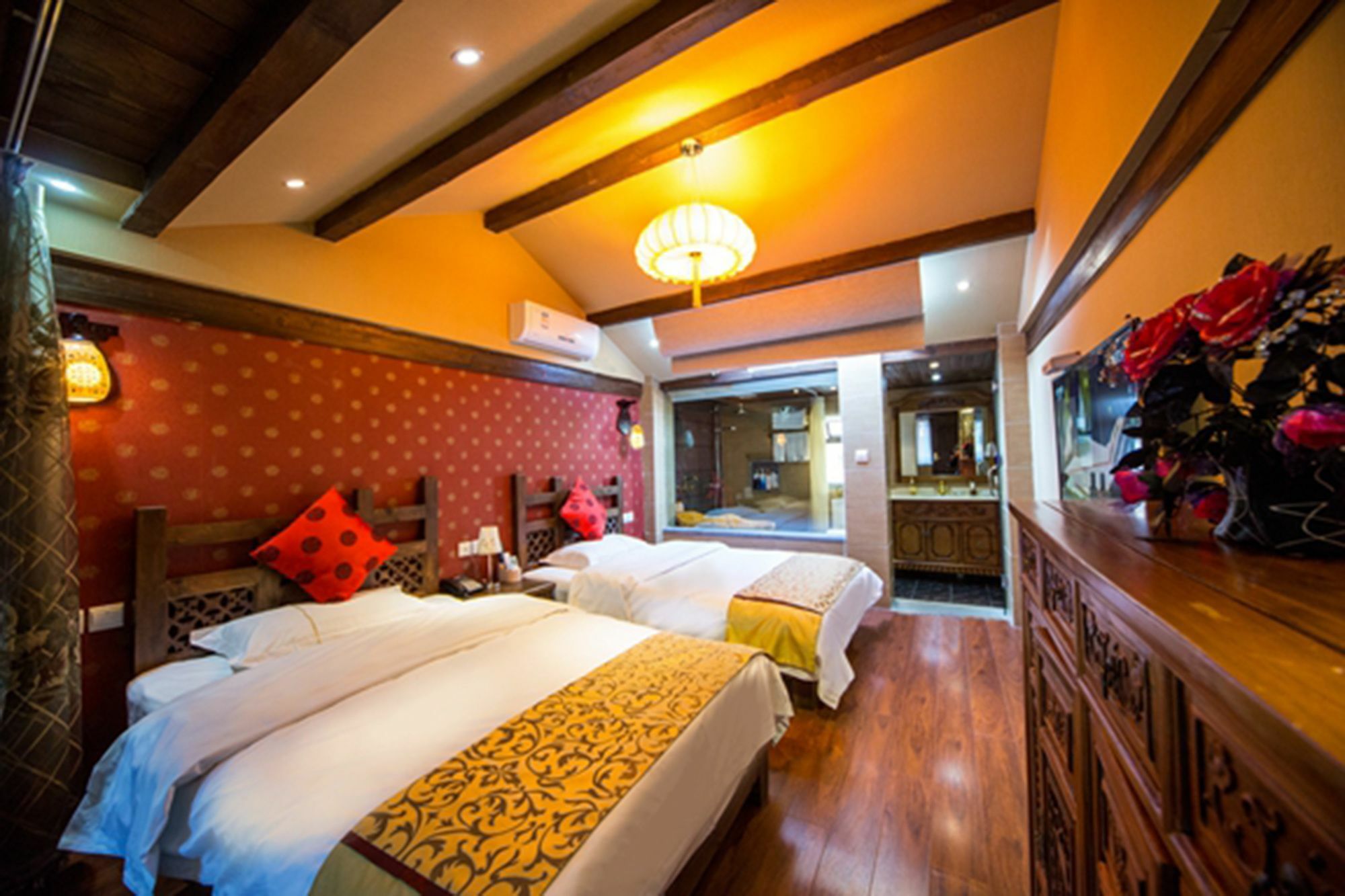 He Mu Ju Inn Zhongyi Branch Лицзян Экстерьер фото