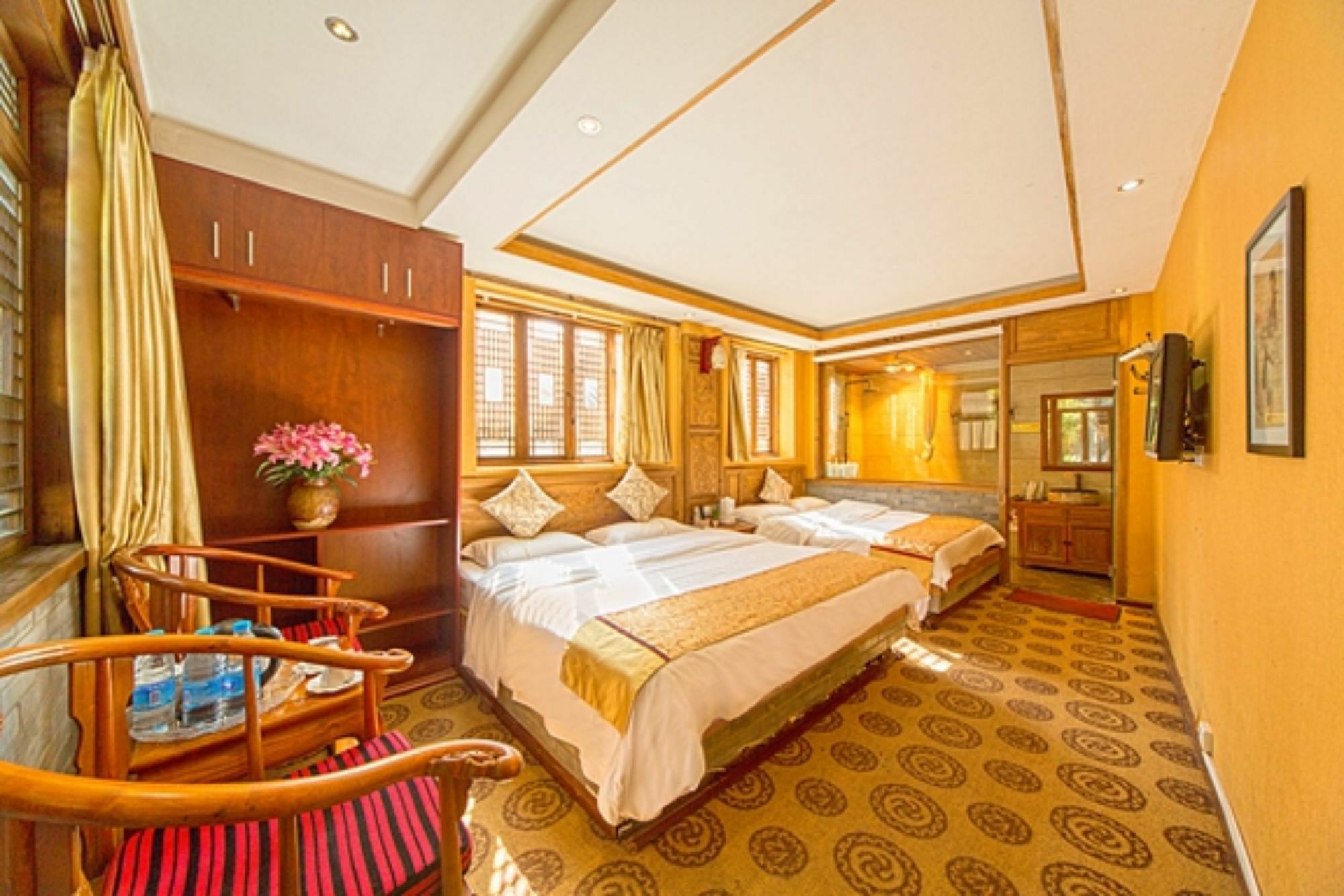 He Mu Ju Inn Zhongyi Branch Лицзян Экстерьер фото